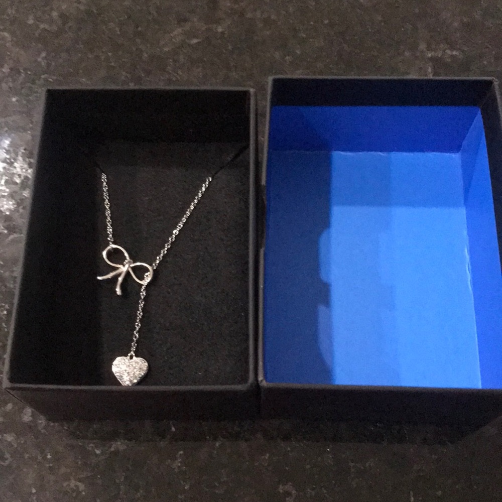 Bow and heart necklace IOB